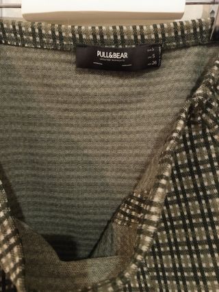 Falda corta de cuadros pequeños, verde oliva.