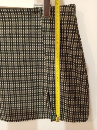 Falda corta de cuadros pequeños, verde oliva.