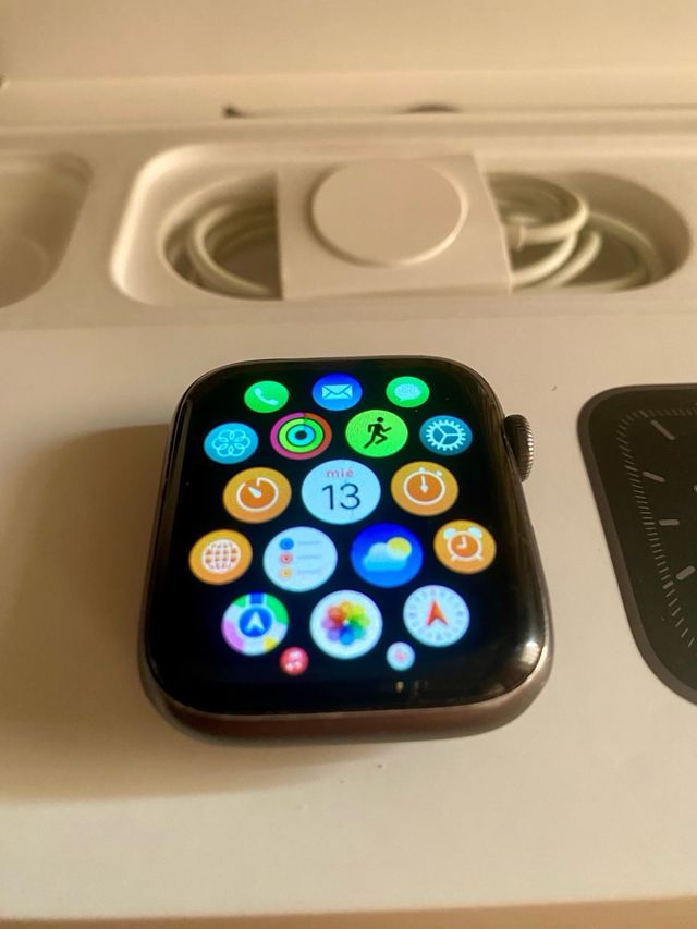 Apple Watch Series 5 (44mm) Space Gray