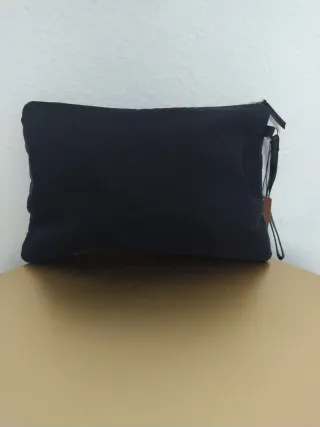 Bolso de pulsera El Corte Inglés negro con bordado