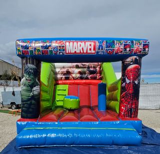 Castillo hinchable Marvel