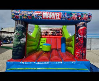 Castillo hinchable Marvel