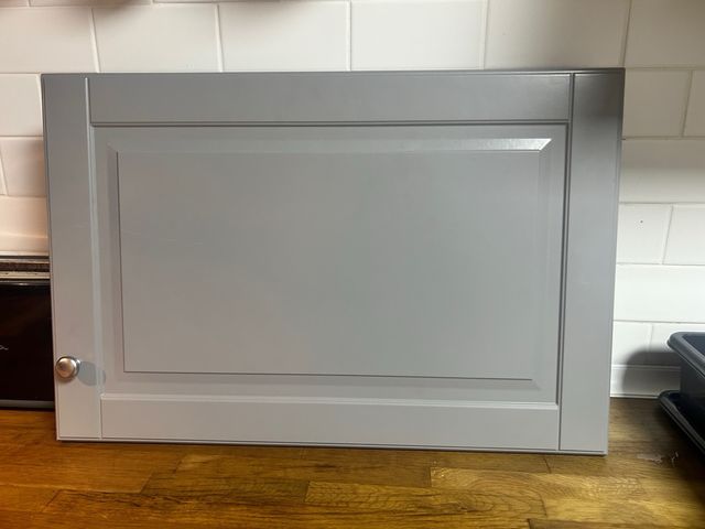 Puerta gris IKEA cocina