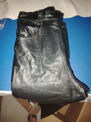 Pantalones cuero negros