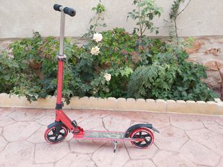 Patinete rojo plegable