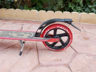 Patinete rojo plegable