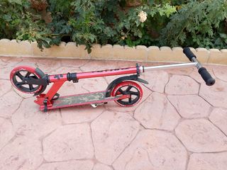 Patinete rojo plegable