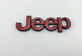 EMBLEMA TRASERO JEEP LOGO ROJO