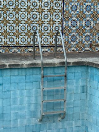 Escalera piscina antigua