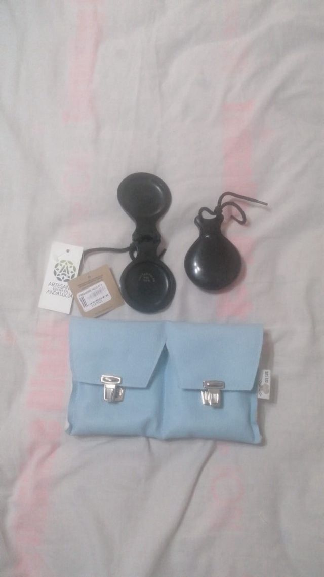 Castanuelas negras - estuche azul