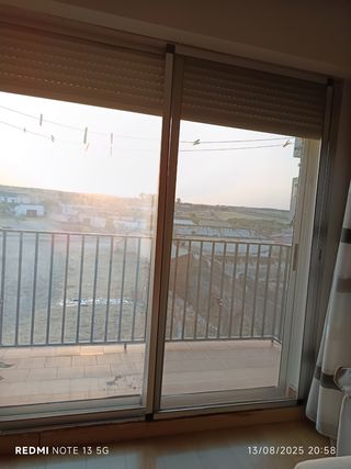 Ventana aluminio con persiana