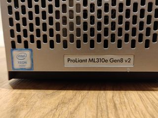 Servidor HP ProLiant ML310e Gen8 v2