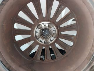 Llantas Ford 17" con neumáticos
al 80%  5x108