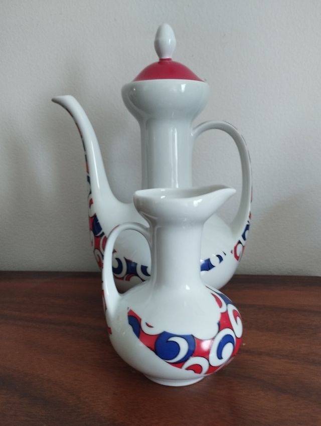 Precioso juego Cafetera y lechera Capeans vintage