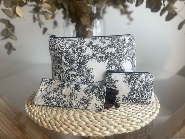 Bolso con funda de gafas y monedero