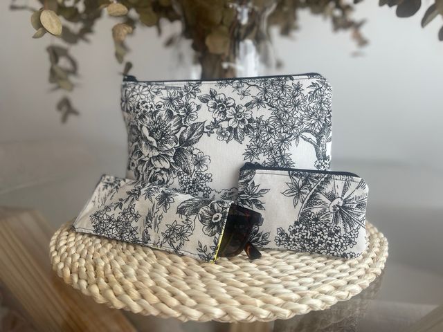 Bolso con funda de gafas y monedero