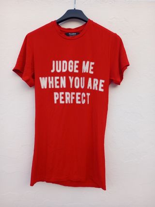 Camiseta Pull&Bear roja - 
Talla S