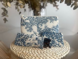 Bolso con funda se gafas y monedero