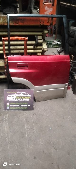Porta posteriore rossa Suzuki Vitara