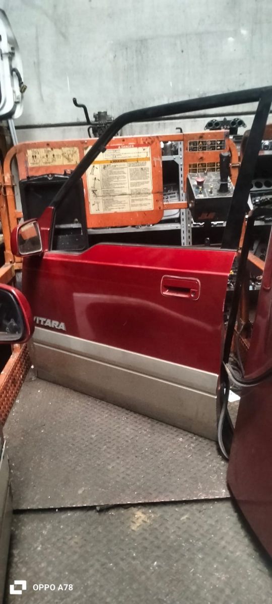 Porta traseira vermelha Suzuki Vitara