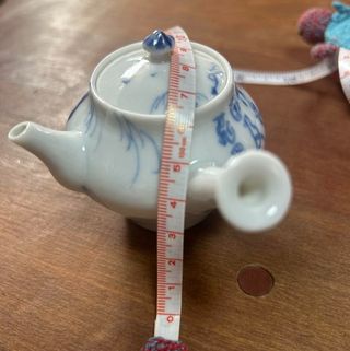 Tetera de porcelana azul y blanca