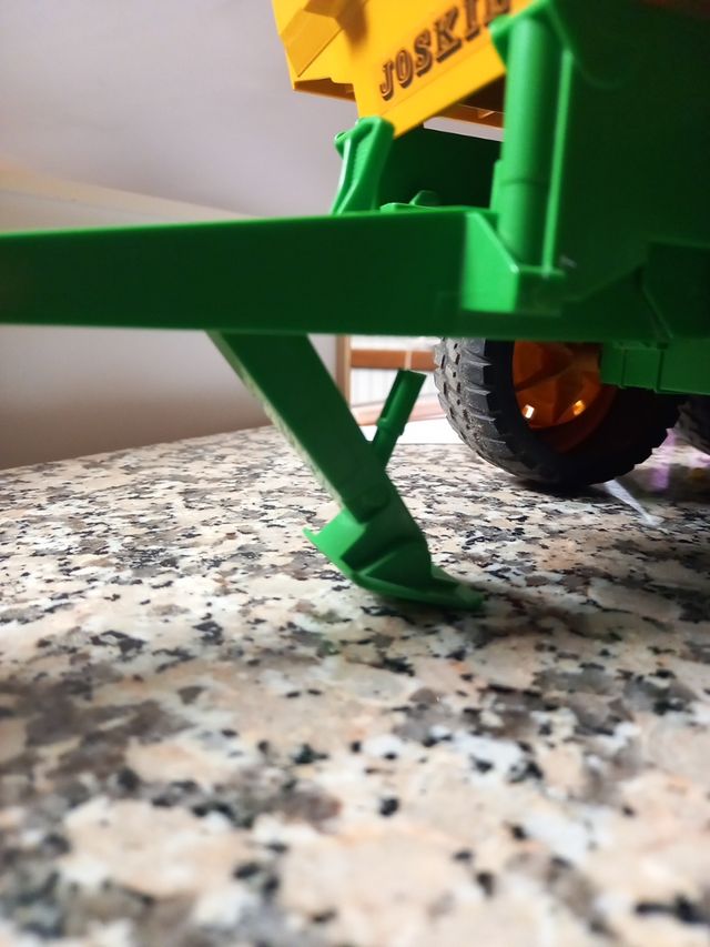 Remolque para tractor de juguete