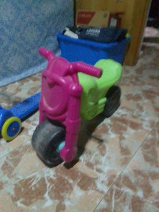 Moto infantil y patinete