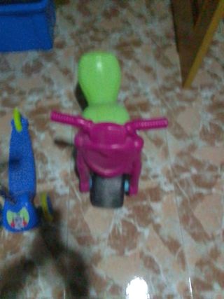 Moto infantil y patinete