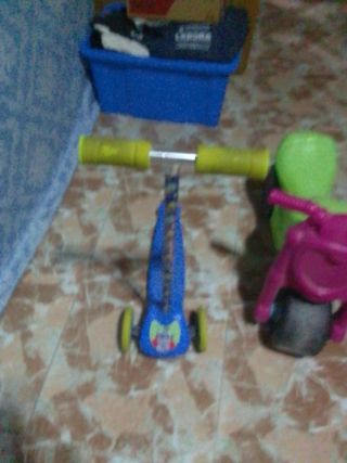 Moto infantil y patinete