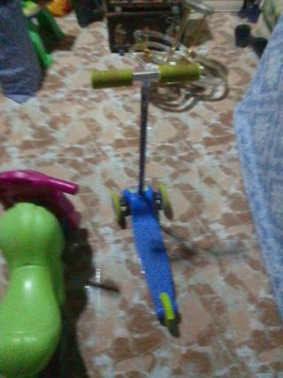 Moto infantil y patinete
