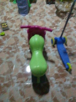 Moto infantil y patinete