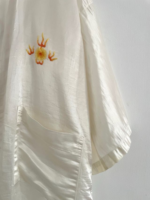 Kimono unisex in seta bianca ricamato con drago