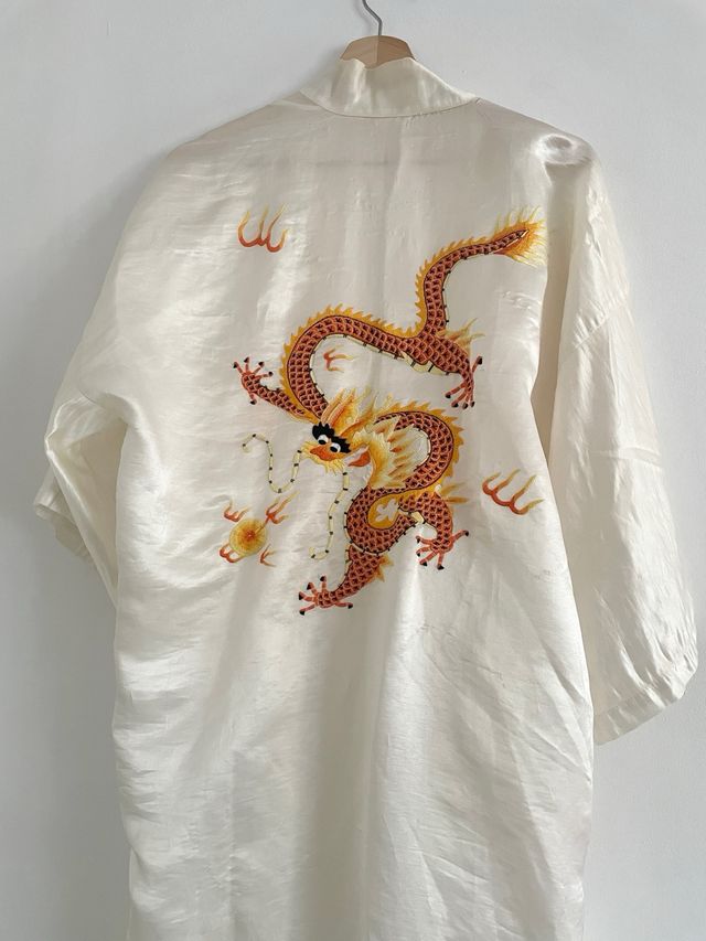 Kimono unisex in seta bianca ricamato con drago