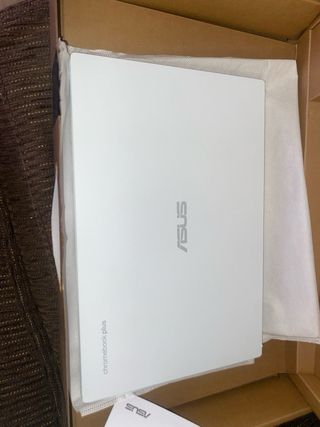 Portátil ASUS blanco nuevo