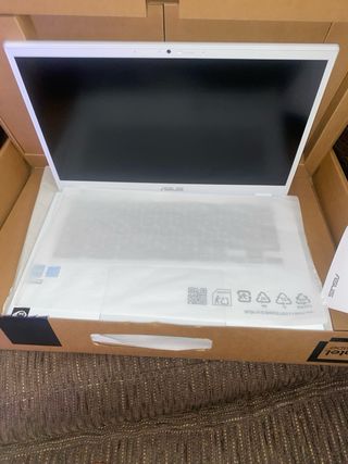 Portátil ASUS blanco nuevo