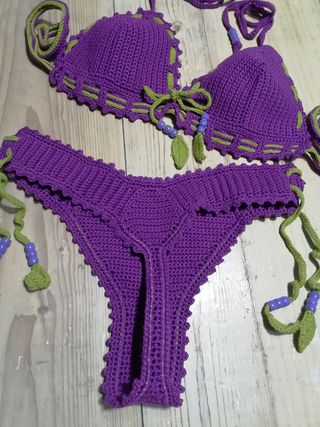Bikini crochet morado y verde