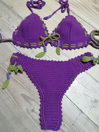 Bikini crochet morado y verde