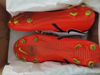 Botas fútbol Nike Phantom 
Talla 45