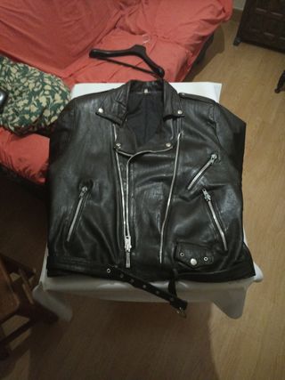 Cazadora cuero negra motorista