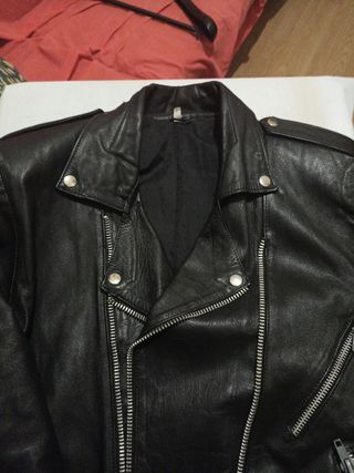 Cazadora cuero negra motorista