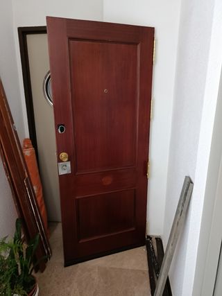 Puerta madera maciza