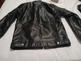 Cazadora Zara cuero sintético negra M