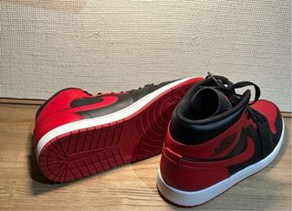 Nike Air Jordan 1 Mid - Rojo y Negro