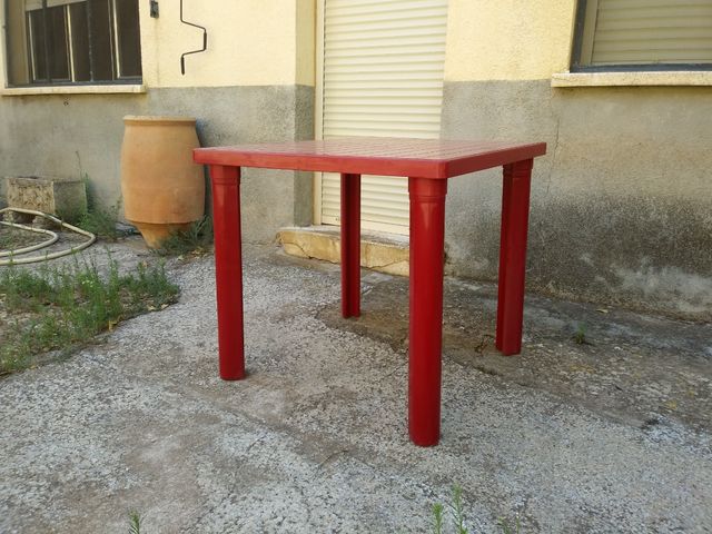 Mesa de 80x80 resina 100%, apilable y desmontable