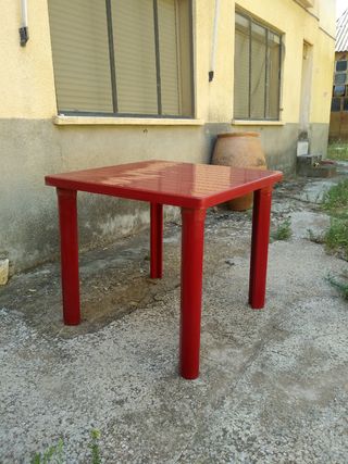 Tavolo 80x80 100% resina, impilabile e rimovibile