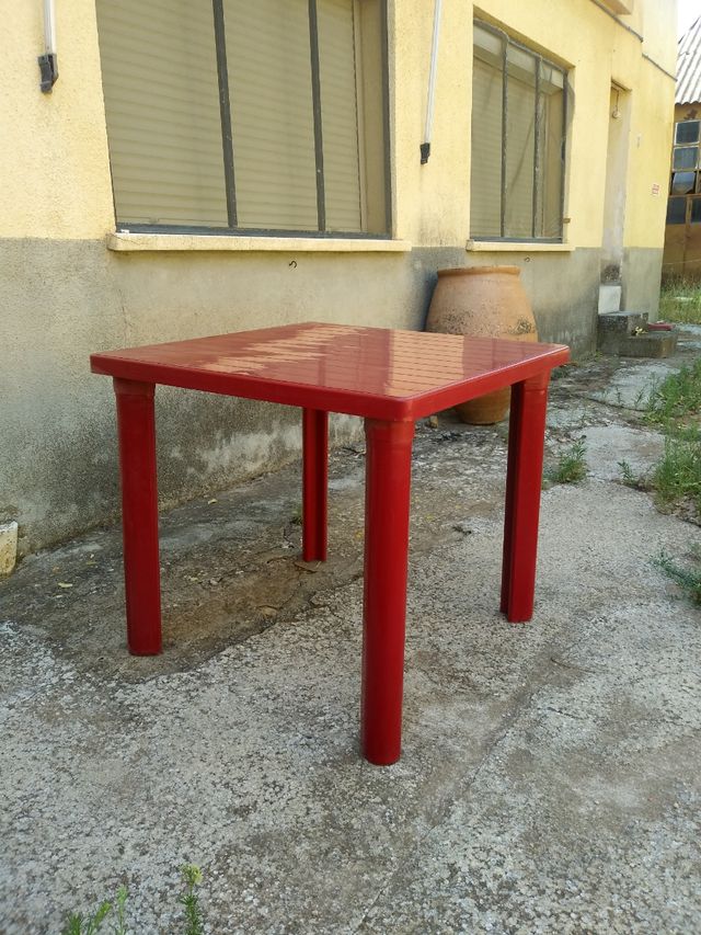 Mesa de 80x80 resina 100%, apilable y desmontable