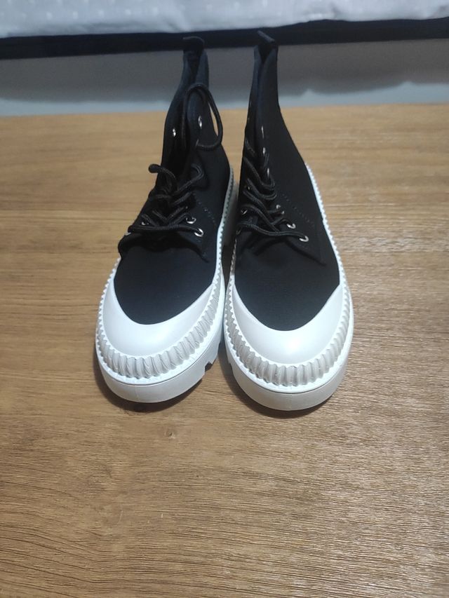 Botines negros - puntera blanca