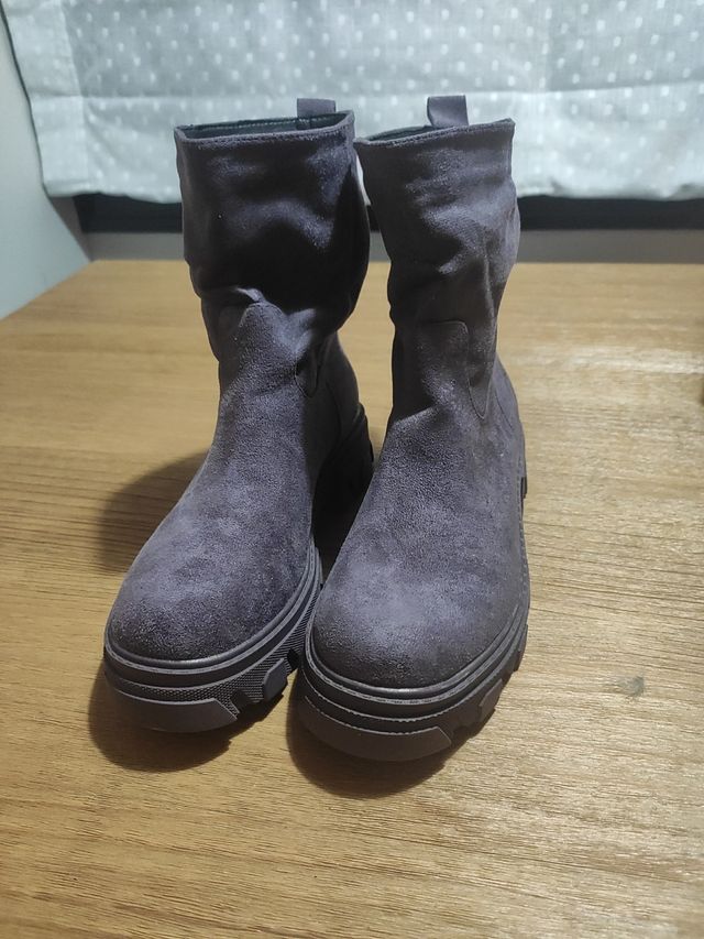 Botas de ante moradas
