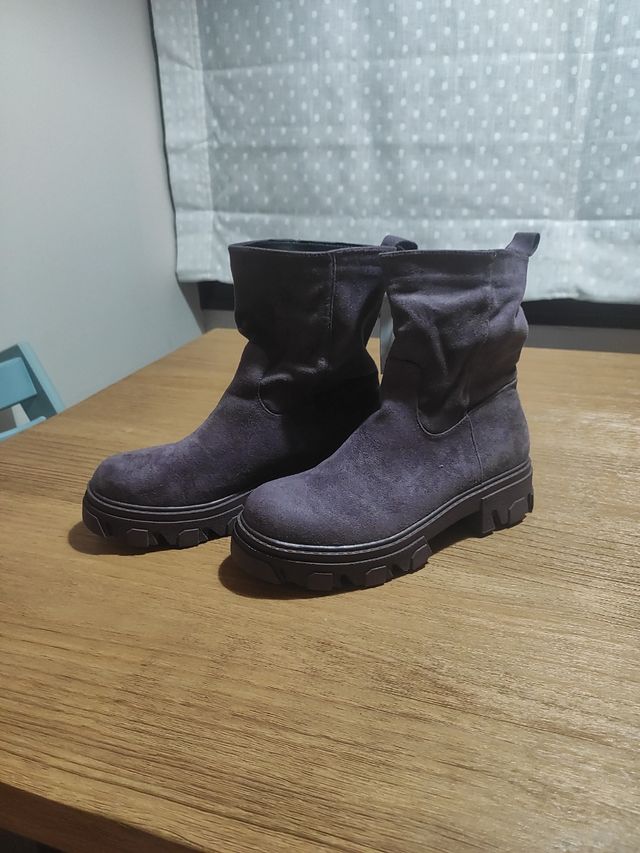 Botas de ante moradas