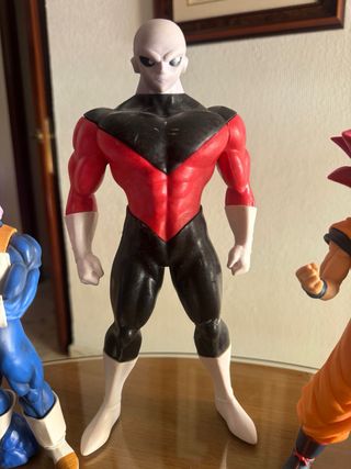 Ball: Trunks , Jiren, Goku desde 15€